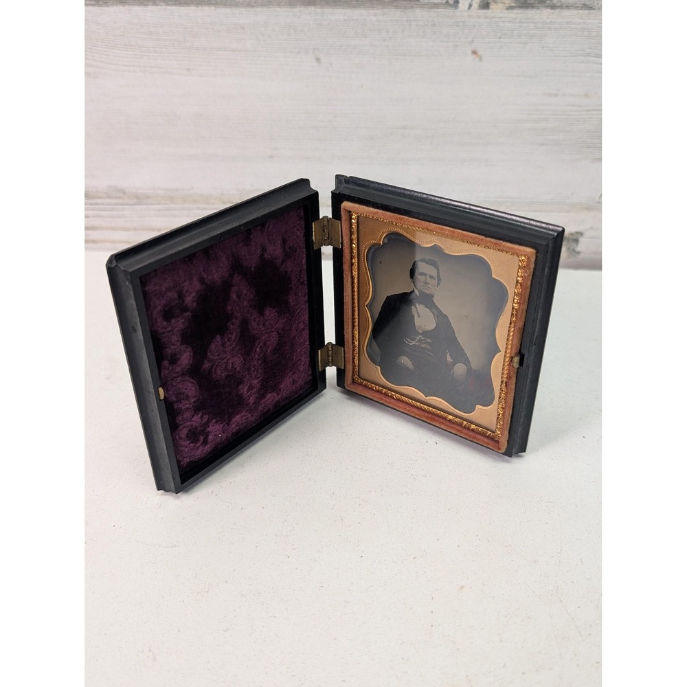 Antique Union Case Man Portrait Glass Photo Black Embossed Plastic Velvet Lined